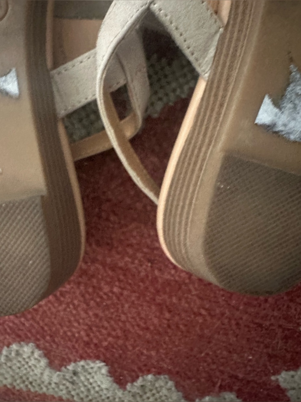 Ladies beige thong sandals with crystal and pearl bows by Dolce Mojo Moxy size 7 - Picture 10 of 15